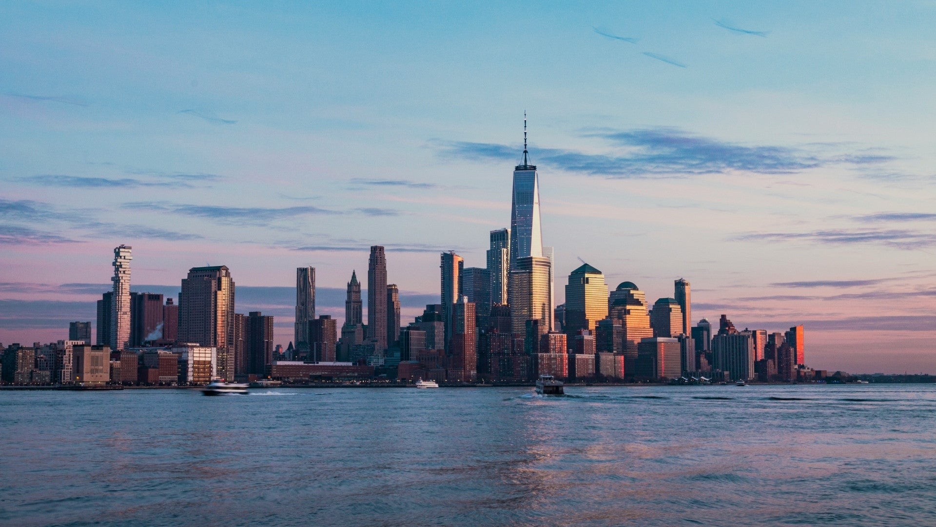 Coucher de soleil sur la skyline de New York depuis Jersey City.
